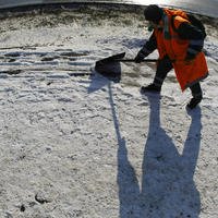 В Днепропетровске владельцев земельных участков на красных линиях обязали расчищать снег