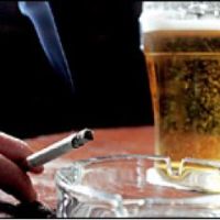 С 1 января 2010 года в прессе запрещена реклама алкоголя и табака