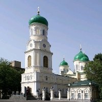 Виктор Бондарь передал сооружение Свято-Троицкого кафедрального собора и хозяйственные здания прихожанам Днепропетровской епархии Украинской Православной Церкви