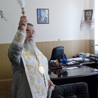 Митрополит Ириней освятил рабочий кабинет заместителя начальника управления милиции С. А. Комисарова