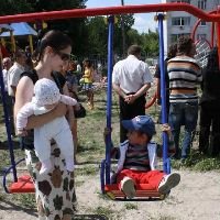 В Днепропетровске продолжают открывать детские площадки