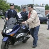80% жителей Днепропетровска считают, что водители мотороллеров должны сдавать экзамены на знание правил дорожного движения