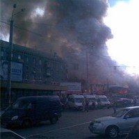Славянский рынок в Днепропетровске  сгорел дотла, есть пострадавшие. ВИДЕО!!!