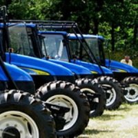 Лесники Днепропетровска получили в подарок 14 тракторов марки «NEWHOLLAND»