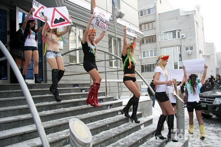FEMEN добрались до Днепропетровска. Фото + видео