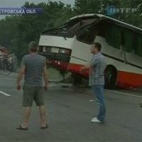 Под Днепропетровском перевернулся автобус, перевозивший детей, есть пострадавшие. Видео