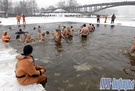 В Днепропетровске «моржи» с нетерпением ожидают тридцатиградусного мороза